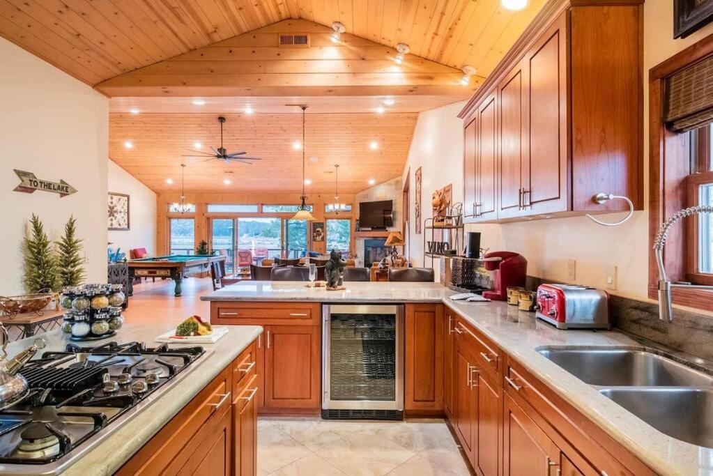 Lake Time Villa New Luxury With Hot Tub 大熊湖 外观 照片